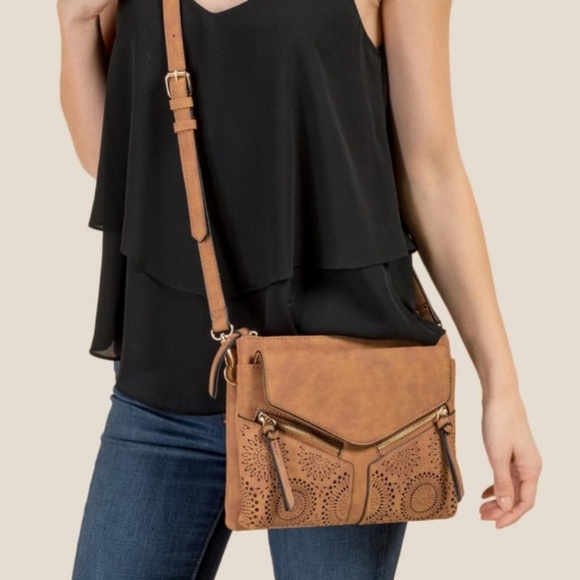 VIOLET RAY Cognac Crossbody Bag - Picture 4 of 8